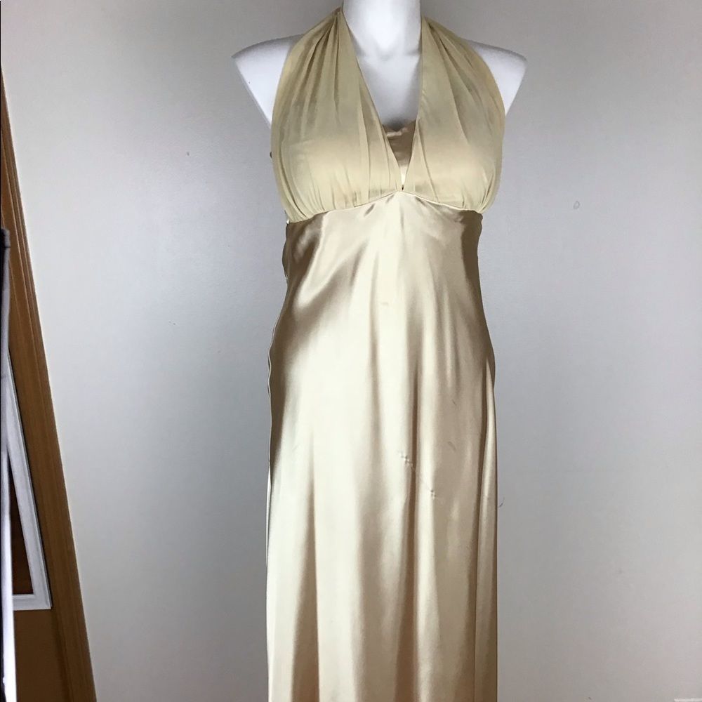 David’s Bridal Champagne satin prom dress size 18 alteration size 12/ 14